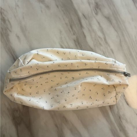 Brandy Melville Travel Pouch Brandy Melville Makeup Bag, Santa Ideas, Skincare And Makeup, Aesthetic Stuff, Cute Aesthetic, Travel Pouch, Secret Santa, Brandy Melville, Brandy