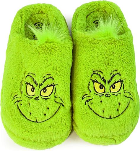 AVAILABLE IN VARIETY OF SIZES GRINCH SLIPPERS – The adult slippers come in EU sizes; 35.5–47, 35.5-37, 38-39, 40.5-42, 43-44.5 and 46-37. The Dr Seuss Grinch slippers for him offer an easy and comfortable slip-on fit with a sturdy sole and grip detail making the perfect addition to your The Grinch merchandise collection. Grinch Slippers, Mischievous Character, Grinch Characters, The Grinch Who Stole Christmas, Grinch Stuff, Der Grinch, Grinch Quotes, Dr. Seuss, Crochet Slippers Free