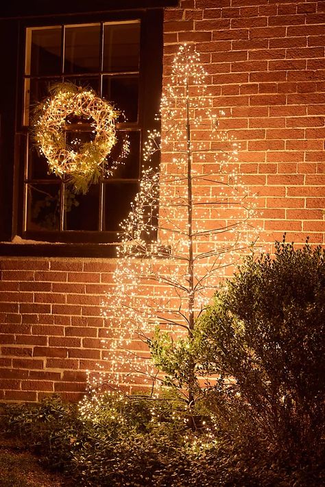 Holiday Lighting | String Lights, Lanterns + LED Lighting | Terrain Simple Porch Christmas Decor, Modern Outdoor Christmas Decor, Holiday Outdoor Decorations, Ideas Decoracion Navidad, Holiday Landscape, Faux Christmas Trees, Winter Woods, Warm White Led Lights, Outdoor Trees