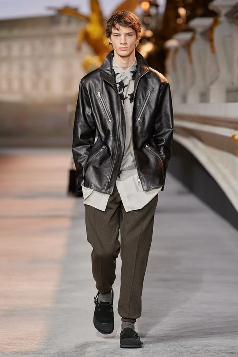 Luxury Fashion Outfits, Dior Men, Fashion Cover, Shirt Tucked In, Men's Leather Jacket, Runway Trends, Menswear Fashion, Fall 2022, Mens Fashion Trends