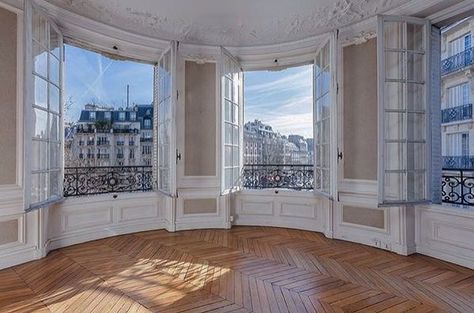 European Apartment, Parisian Interior, French Apartment, Apartment Decoration, Parisian Apartment, Empty Room, Paris Apartments, Design Del Prodotto, Dream Apartment