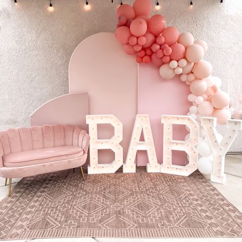 Pink, blush and neutral hues. Baby Girl Shower Backdrop, Baby Shoer, Brown Backdrop, Pink Backdrop, Shower Backdrop, Backdrop Ideas, Shower Themes, Party Backdrop