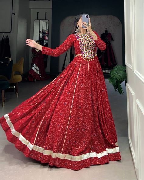 👉🏻Take Screenshot and Send Us Whatsapp(+91-9327927479) Which you want to interested to Buy/Inquiry🛍️🛒#manvanshtrends #shivani_nx #launchari #usa #canada #uae #America #Australia #garba #fashion #traditional #navratri_2024special #indianfashion #indianwear #dandiya #ethnicwear #lehenga #garbalehenga #lehengacholi #ootd #outfit #garbanight #garbha #chaniyacholi #traditionalwear #trending #trending #navratri #fashion #readytowear (Navratri, Navratri lehenga , garba lehenga , garba night , gar... Garba Lehenga, Colour Festival, Zip Stitching, Garba Night, Bandhej Print, Navratri Lehenga, Dress Kurti, Navratri Collection, Stitched Lehenga