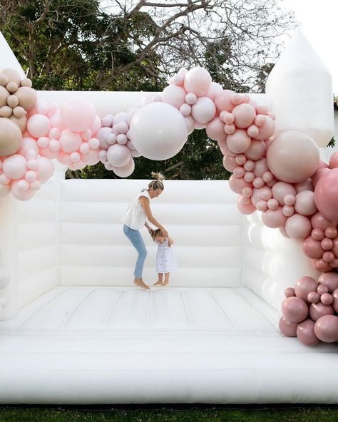 Jacey Duprie on Instagram: “I couldn’t love her more if I tried 💕�” Minnie Mouse Decorations, Damsel In Dior, Elegant Birthday Party, Tutu Party, Balloon Kits, Elegant Birthday, Minnie Mouse Birthday Party, 22nd Birthday