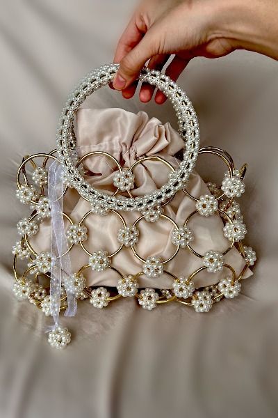 The Best And Unique Wedding Hand Bags Designs | Hand Bags For Ladies | Hand Bags Ideas & Designs in this video we will discuss about some of the best and great wedding bags designs and ideas very great video and very helpful video so if you like this video share this video and subscribe our channel Hand Bags Ideas, Bags Inspiration, Fairytale Bridal, Bridal Clutch Bag, Hand Beaded Bag, Bags For Ladies, Creative Bag, Wedding Handbag, Bags Ideas