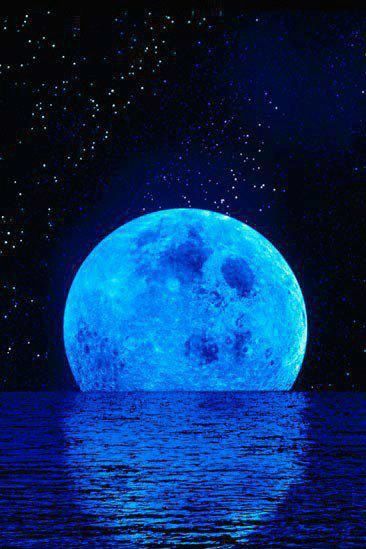 Blue Moon✋More Pins Like This At FOSTERGINGER @ Pinterest☝✋ Shoot The Moon, Moon Pictures, Beautiful Moon, Harvest Moon, Sun Moon, Blue Moon, White Photography, Nature Beauty, Beautiful World