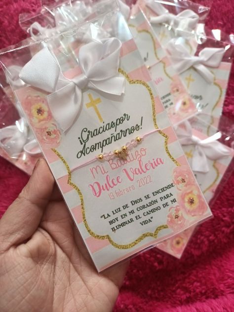 Recuerdos para bautizo, pulsera con mensaje y tarjeta Recuerdos Primera Comunion Ideas, Mom Dress, Diy Baby Stuff, Baby Boy Shower, Gift Box, Gift Wrapping, Baby Shower, Shower, Gifts