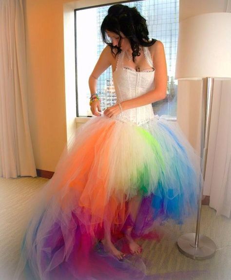 Wedding Dress Short Front Long Back, Labyrinth Ball, Rainbow Wedding Dress, Tule Rok, Gonna In Tulle, Wedding Dresses High Low, Ball Ideas, Thirty Birthday, Dirty Thirty