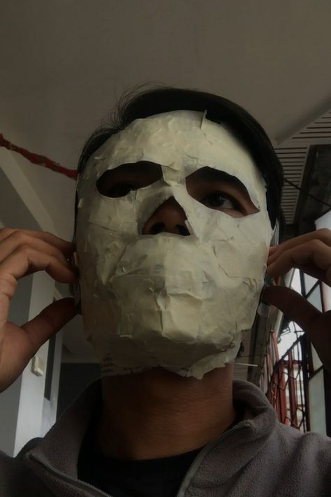 How to Make a Face Mask (or Cast) Without Using Plaster #DIY #FaceCast #KalingaDIYer #DIYFaceMask Paper Mache Mask, Half Face Mask, Foil Paper, Halloween Masks, Diy Face Mask, Masking Tape, Paper Mache, Halloween Diy, Face Mask