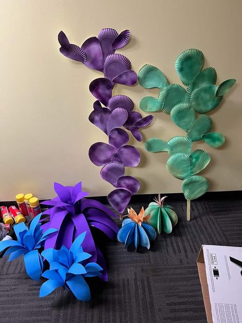 Seaweed Streamers Under The Sea, Monumental Vbs 2022 Decorations Diy, Rainforest Vbs Decorations, Desert Vbs Decorations, Seaweed Diy, Coral Reef Craft, Vbs Ocean Theme, Monumental Vbs, Ocean Vbs