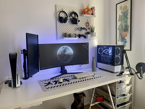 Monitors Setup, South African Rand, The Fifth Wave, Dual Monitor Setup, Gaming Desk Setup, Setup Gamer, Computer Desk Setup, Dual Monitor, Bedroom Setup