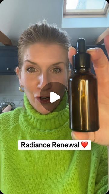 Kate Ring 👩🏻‍🦰 on Instagram: "Radiance Renewal ❤️   • 15ml castor oil • 15ml black seed oil  • 10 drops frankincense  • Cloves or clove oil   #naturalskincare #skincare #yourmatekate #perimenopause #menopause #antiaging #antiagingskincare #doterra #essentialoils #frankincense" Black Seed Oil Face Serum, Frankincense And Castor Oil, Castor Oil Black Seed Oil Rose Hip Oil, Castor Oil And Frankincense For Face, Castor Oil Jojoba Oil Frankincense, Carrot Oil For Skin Benefits, Frankensence And Castor Oil Recipe, Castor Oil On Face Overnight, Rosehip Oil Recipes