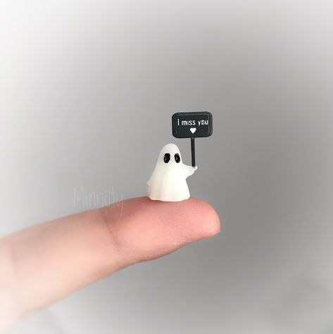 Clay Ghosts, Tiny Ghost, Christmas Ghost, Ghost Diy, Clay Christmas, Diy Clay Crafts, Diy Clay, Clay Pottery, Air Dry Clay