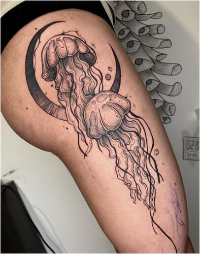 Jelly Fish Tattoo Design Drawing, Jellyfish Tattoo Big, Mandala Jellyfish Tattoo, Two Jellyfish Tattoo, Large Jellyfish Tattoo, Gothic Jellyfish Tattoo, Jelly Fish Thigh Tattoo, Jellyfish Knee Tattoo, Space Jellyfish Tattoo