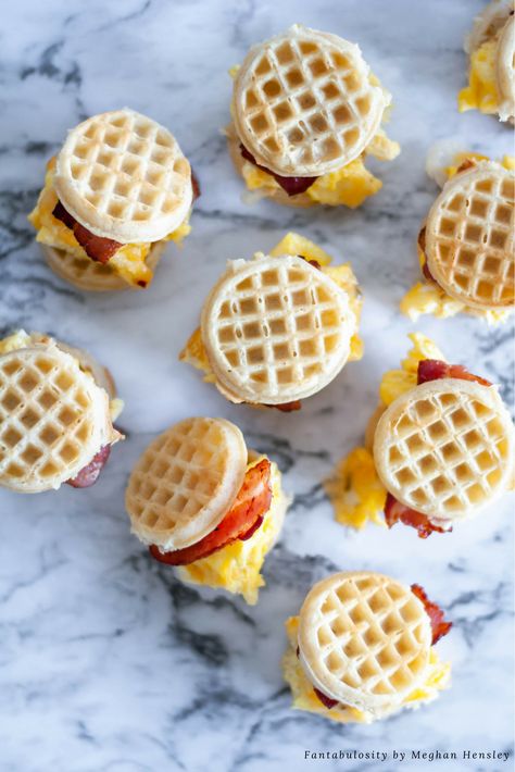 Mini Waffle Breakfast Sandwiches, Mini Waffle Breakfast Ideas, Mini Waffle Sandwiches, Waffle Tacos Breakfast, Mini Waffle Ideas, Mini Waffle Maker Recipes Easy Breakfast, Mini Breakfast Sandwiches, Waffles Breakfast Ideas, Waffle Breakfast Ideas