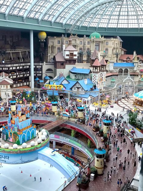 Lotte World: biggest indoor amusement park in the world - Tofu V Travels Lotte World Seoul, Seoul Vibe, Indoor Amusement Parks, Jeju City, South Korea Photography, Universal Studios Singapore, Korea University, South Korea Seoul, Lotte World