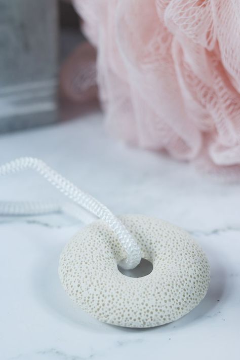 Shower Diffuser, Shower Aromatherapy, Essential Oil Holder, Shower Oil, Diy Essential Oils, Jar Gifts, The Shower, Shower Floor, Essential Oil Diffuser