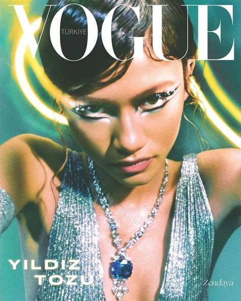 Zendaya is the Cover Star of VOGUE Turkey August 2022 Issue Zendaya Vogue, Zendaya Euphoria, Magazine Cover Ideas, Magazine Design Cover, Vogue Models, Vogue Magazine Covers, Magazine Vogue, Fashion Magazine Cover, Fashion Cover