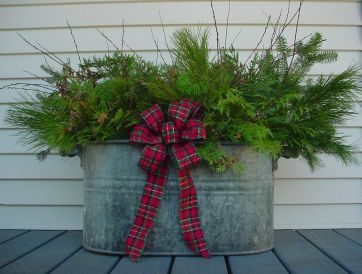 I have this old boiler. Good idea! Wooden Shutter Christmas Decor, Copper Boiler Christmas Decor, Copper Boiler Decor Ideas, Washtub Decor Ideas, Winter Porch Decorations, Bucket Decor, Christmas Urns, Winter Greens, Galvanized Tub