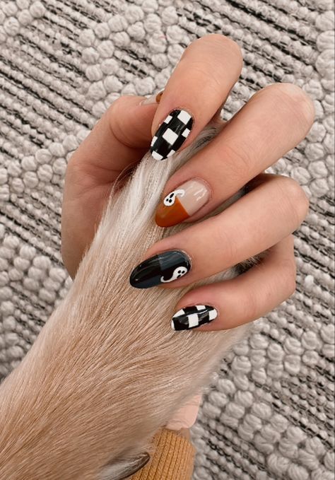 Simple Black Fall Nails, Halloween Nails Patchwork, Checkered Ghost Nails, Fall Nails Trendy Almond, Halloween Designs For Nails, Halloween Nails Checkered, Ghost With Cowboy Hat Nails, Brown Ghost Nails, Black And Nude Halloween Nails