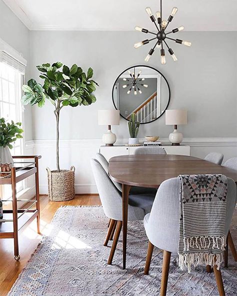 What does your dream dining room look like? Check out these 10 best dining room wall colours for inspiration. Best Dining Room Colors, Cosy Dining Room, Trendy Dining Room, Farmhouse Dining Rooms Decor, Dining Room Design Modern, Dining Room Cozy, Dining Room Colors, Vintage Dining Room, Living Room Scandinavian