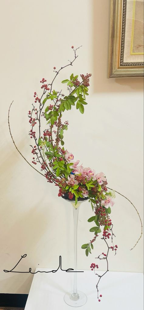 Hogarth Curve Floral Design, Floral Art Arrangements, Flower Arrangements Diy, Flower Therapy, Garden Club, Flower Show, Floral Designs, Floral Art, Flower Designs