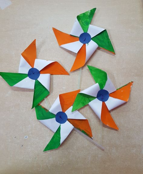 Tri colour pin wheels Tri Colour Craft For Independence Day, Independence Day India Art And Craft, Republic Day Craft Ideas For Kids, Pin Wheels, August Crafts, Independence Day Drawing, Diy Father's Day Crafts, Peacock Crafts, Monkey Crafts