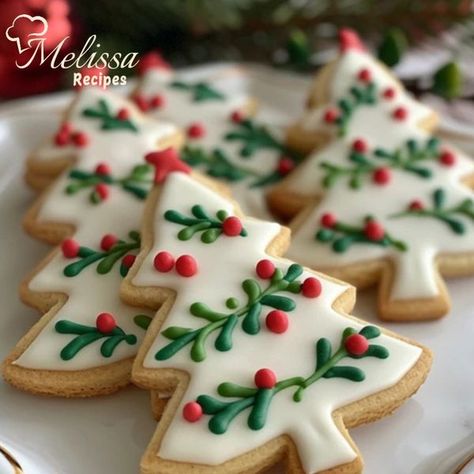 Christmas Cookie Shapes, Iced Christmas Cookies Decorating Ideas, Cookie Decorating Ideas Christmas, Easy Christmas Cookie Decorating Ideas, Christmas Sugar Cookie Ideas, Christmas Cookie Tree, Christmas Sugar Cookie Designs, Easy Christmas Cookies Decorating, Christmas Cookie Decorating Ideas