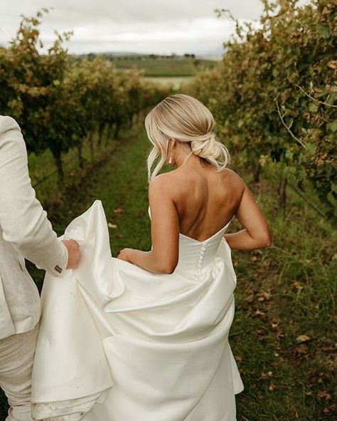 Wedding Bun, Bride Updo, Bridal Bun, Wedding Hair Up, Yarra Valley, Braut Make-up, Wedding Hair Inspiration, Wedding Hair Down, Elegant Updo