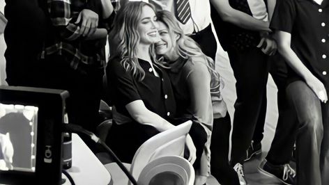 Legends Of Tommorow, Sara Lance, Caity Lotz, Dc Legends, Supergirl And Flash, Dc Legends Of Tomorrow, White Images, Black N White Images, Find Picture