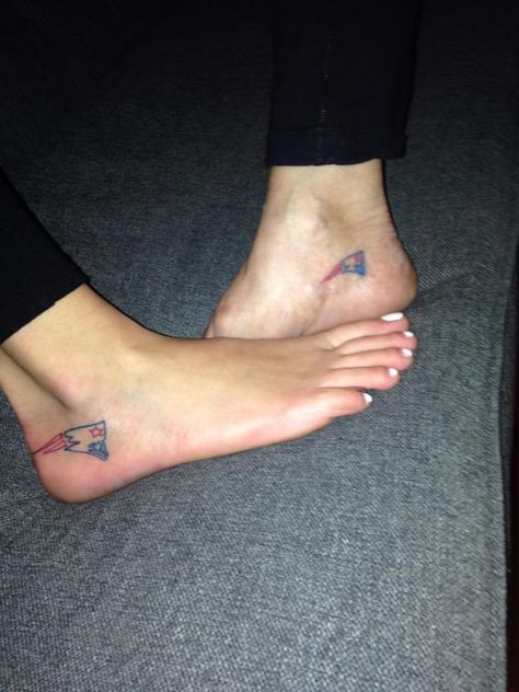 This mother & daughter got matching #Patriots tattoos! Patriots Tattoo, Football Spirit, England Sports, Superbowl Champions, Patriots Fans, Piercing Ideas, I Feel Pretty, Feel Pretty, First Tattoo