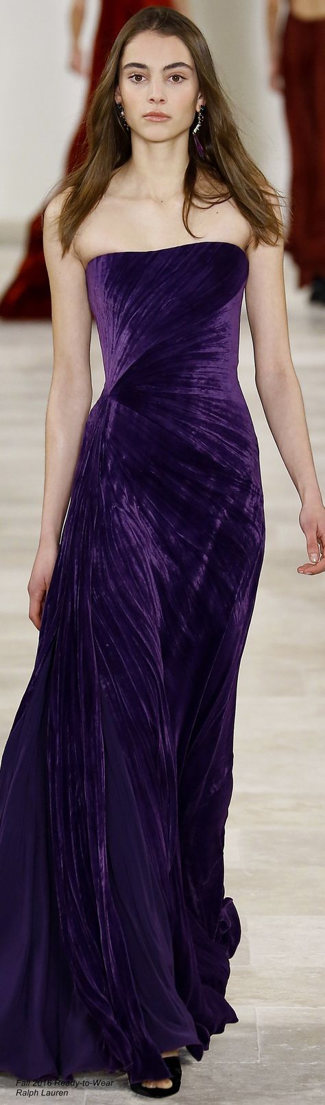 Fall 2016 Ready-to-Wear Ralph Lauren Madeleine Vionnet, Ralph Lauren Fall, Velvet Fashion, Gorgeous Gowns, Purple Fashion, Fall 2016, Beautiful Gowns, Purple Dress, Velvet Dress