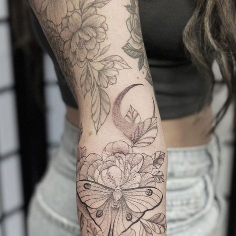 ❈ 𝐌𝐢𝐥𝐥𝐚 𝐊𝐚𝐬 𝐓𝐚𝐭𝐭𝐨𝐨𝐬 ❈ on Instagram: "Some more flowers and Luna moth for Angela✨ . . . . . . . . . . . . . . #millakastattoos #tattoo #tattoos #tattooer #tattooist #tattooart #tattooartist #art #artist #tattooideas #moth #mothtattoo #lunamoth #flowers #flowertattoo #floral #pretty #beautiful #tattoosleeve #moon #cresentmoon #ink #inked #inkmag #inkaddict #bensalem #pa #oracle #oracletattoogallery" Luna Moth Forearm Tattoo, Moth With Flowers Tattoo, Book Inspired Tattoos, Luna Moth Tattoo, Lunar Moth, Wildflower Tattoo, Inspired Tattoos, Floral Tattoo Sleeve, Moth Tattoo