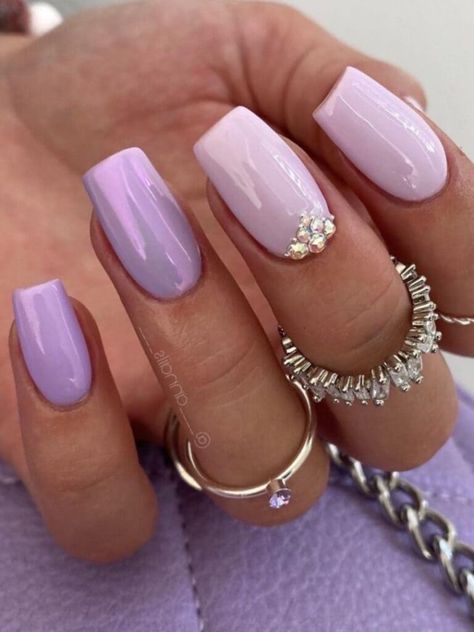 Two-tone purple nails with a rhinestone Purple Wedding Nails, Light Purple Nail Polish, Purple Nail Ideas, Light Purple Nails, Bridesmaids Nails, Hard Nails, Purple Nail Polish, Purple Nail Designs, Lavender Nails