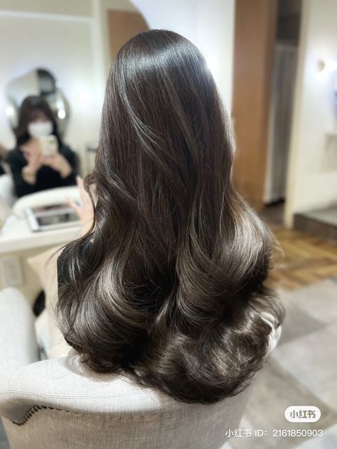 Curly Hair Korean, Hair Korean, Long Shiny Hair, Silky Smooth Hair, Korean Hair, Brown Hair Inspo, Bridal Hair Buns, Glossy Hair, Dead Ends