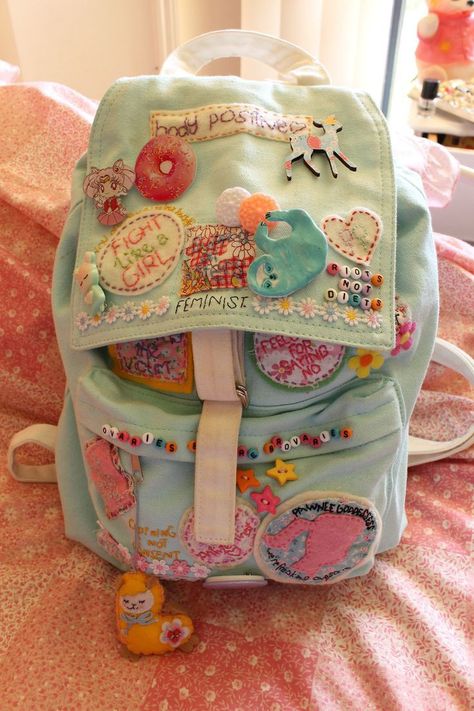 Mochila Jeans, Cute Backpacks, Harajuku Fashion, Cute Bags, Mode Inspiration, Kawaii Fashion, Cute Fashion, Diy Fashion, Aesthetic Clothes