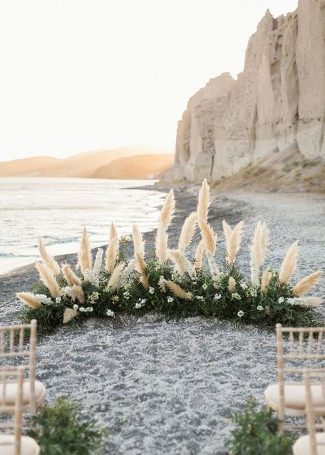 Beach Wedding Ceremony Arch, Beach Wedding Ceremony, Beach Wedding Decorations Reception, Simple Beach Wedding, Wedding Ceremony Ideas, Wedding Ceremony Arch, Grass Wedding, Beach Wedding Inspiration, Wedding Beach Ceremony