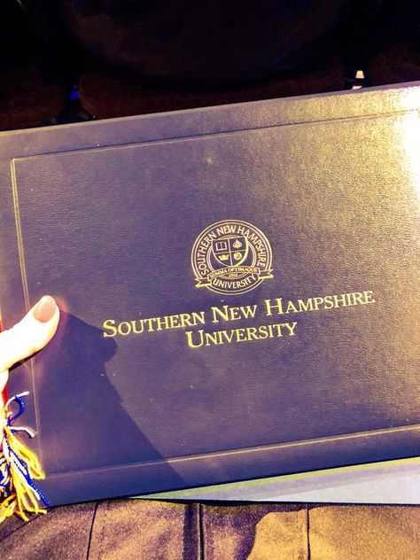 Thinking of Attending Southern New Hampshire University or it's Graduation? Read Me... Snhu Graduation Pictures, Southern New Hampshire University, English Degree, University Of New Hampshire, Graduation Pics, Bachelor's Degree, Graduation 2024, University Graduation, Go Back To School