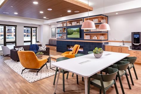 Community Lounge Space, Multi Family Apartment Interior Design, Apartment Community Space, Apartment Community Room, Community Clubhouse Design, Community Room Ideas, Apartment Common Area, Community Room Design, Student Lounge Design