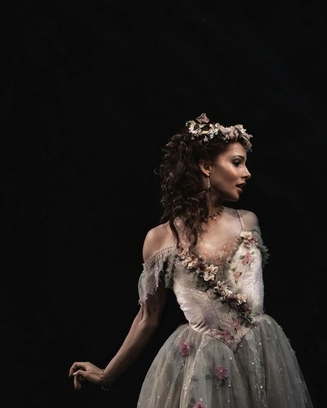 Francesca Hayward as Titania in The Dream (Royal Ballet 2024) Francesca Hayward, Royal Ballet, The Theatre, Ballerinas, The Dream, Leotards, Love Of My Life, Dancing, Hair Makeup