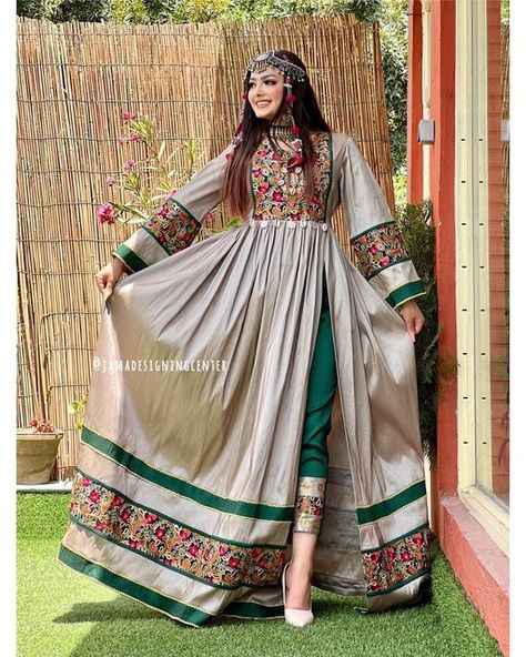 Latest Dress Design, Stylish Short Dresses, Afghan Clothes, Pakistani Fancy Dresses, Fashion Top Outfits, Fancy Dresses Long, Modest Dresses Casual, Afghan Dresses, Dress Design Patterns