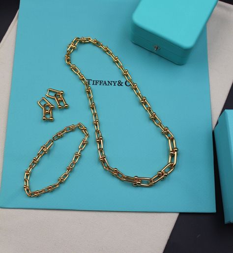 Necklace Expensive, 2000s Jewelry, Gold Necklace Pendant, Tiffany And Co Necklace, Expensive Jewelry Luxury, Luxe Jewelry, Dior Jewelry, Jewelry Fashion Trends, Expensive Jewelry