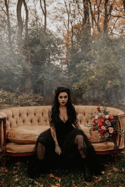 Moody Boho Wedding, Black Tulle Gown, Unusual Aesthetic, Horror Wedding, Romantic Halloween, Haunted Wedding, Wedding Decor Vintage, Dark Romantic Wedding, Moody Boho