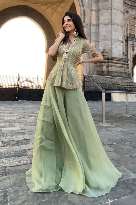 Green Peplum Top Lehenga, Organza Outfits Indian, Organza Fabric Dresses, Organza Indian Outfits, Peplum Top Indian, Peplum Top Outfits Indian, Organza Top Outfit, Green Colour Dress, Raw Silk Sharara