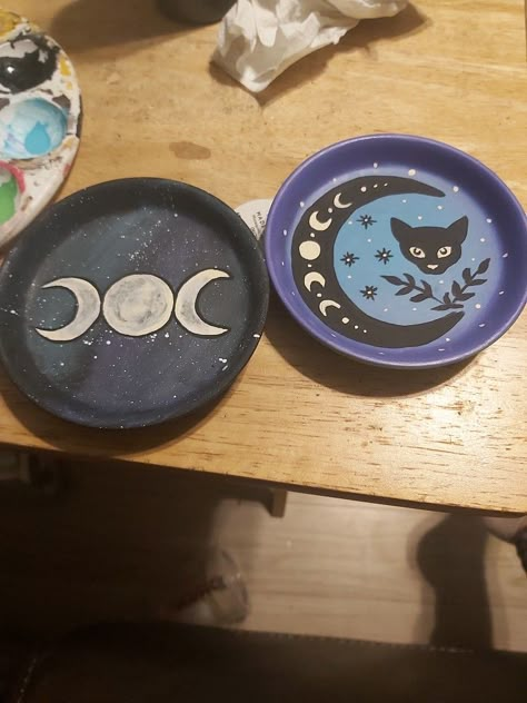 Witchy Air Dry Clay, Witchy Pottery Painting, Celestial Pottery Painting Ideas, Witchy Air Dry Clay Crafts, Hand Painted Pottery Plates, Air Dry Crafts, Witch Pottery, Gothic Pottery, Painting Terra Cotta Pots