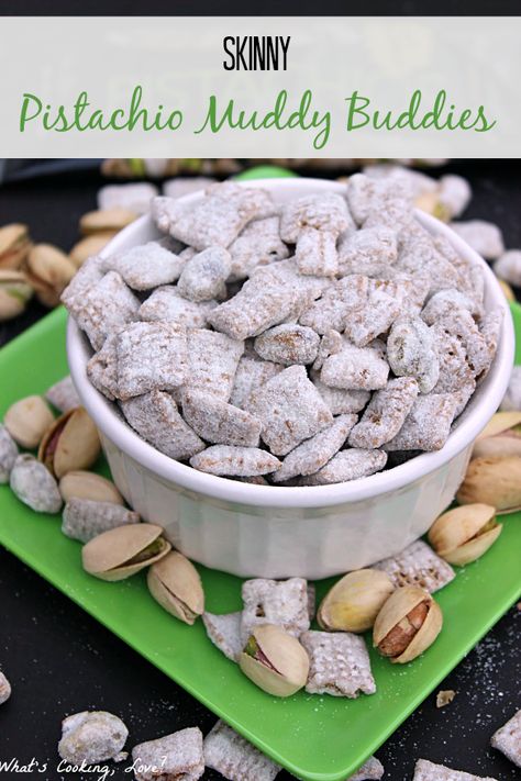 Skinny Pistachio Muddy Buddies - Whats Cooking Love? Pistachio Puppy Chow 12 Tomatoes, Mud Buddies, Chez Mix, Muddy Buddy, Whats Cooking, Puppy Chow Recipes, Snack Mixes, Cherry Coke, Cereal Snacks