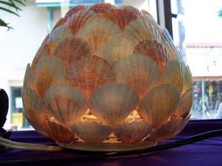 Annie's Seashell Ideas Sea Shells Crafts, Sea Lamp, Seashells Crafts, Shells Crafts, Seashell Ideas, Shell Diy, Shell Lamp, Seashell Projects, Shells Diy