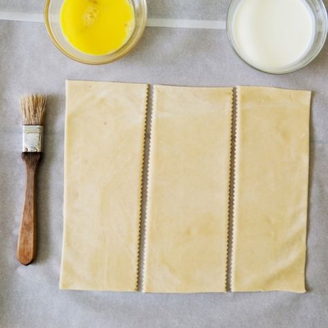 The results for different types of Pie Crust Washes (egg, butter, cream). Very informative! Egg Wash For Pie, Pie Crust Ideas, Culinary Tips, Crust Designs, Types Of Pie, Pie Crust Designs, Just Pies, Pie Pastry, Mini Pumpkin Pies