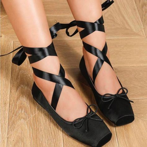 Super Cute And Stylish Ships In 5-10 Business Days Satin Ballet Slippers, Flat Ballet Shoes, Ballet Pointe Shoes, Ballet Heels, Rose Shoes, Black Ballet, Ballet Fashion, Estilo Preppy, Women Flats