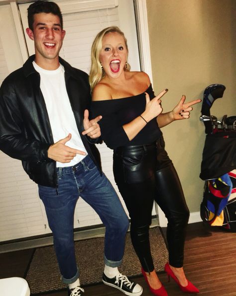 Sandy and Danny from Grease #halloween #costume #sandy Greece Halloween Costumes, Danny From Grease, Grease Couple Costumes, Grease Halloween Costume, Grease Halloween Costumes, Grease Outfits, Sandy And Danny, Easy Couple Halloween Costumes, Grease Costumes